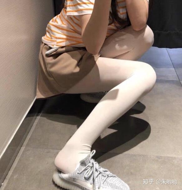 如何看待女生把鞋后跟踩平当拖鞋穿