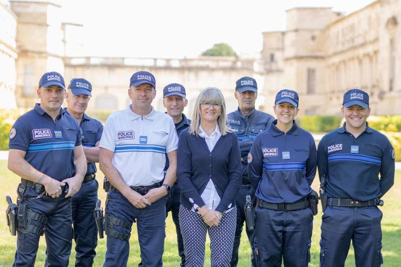 顾名思义隶属于市政厅,属于地方公务员,是法国人数最多,最常见的警察