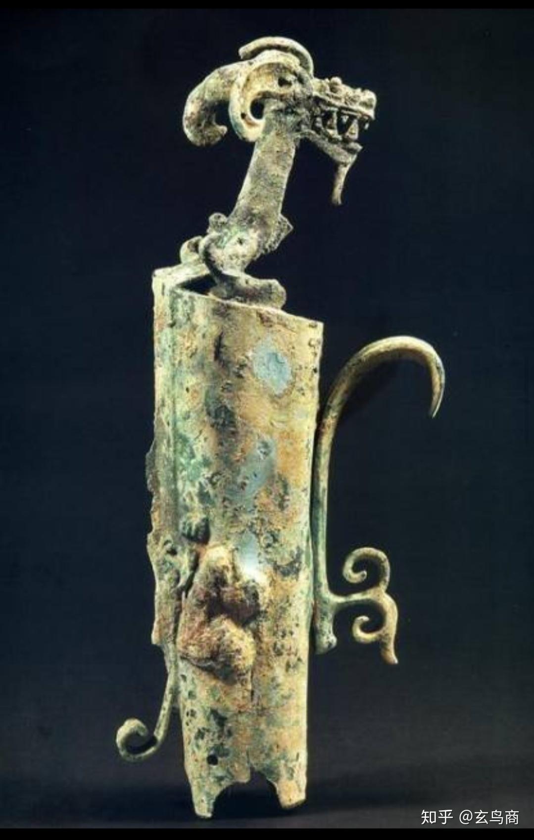 三星堆爬龙柱形青铜器来自古埃及