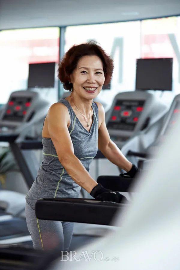 77岁的最美芭蕾奶奶没有天赋但我仍可以跳到最好