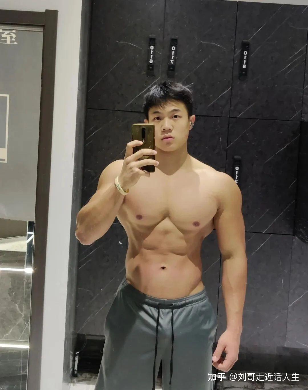 西安体院的直男肉壮小哥,也太诱惑了吧 - 知乎