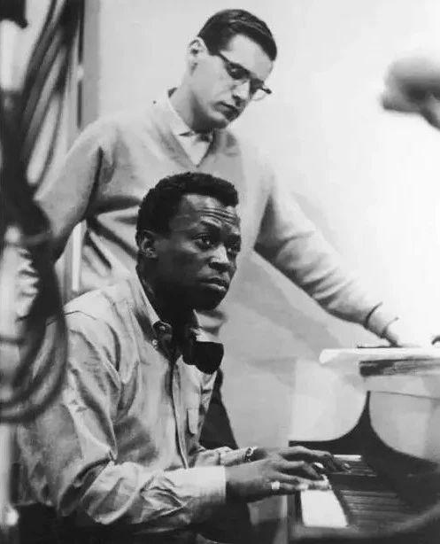 miles davis(下)和bill evans(上)要找到合适的搭档,除了运气以外,更