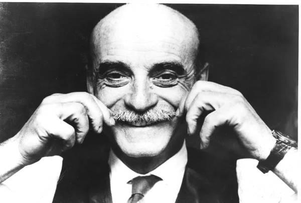 意大利艺术家卢奇奥·封塔纳(lucio fontana)因为在1940年代晚期割破