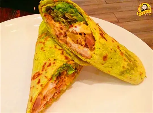 咖喱鸡肉拉法卷的料太足了,满口咖喱香,农舍苹果蛋