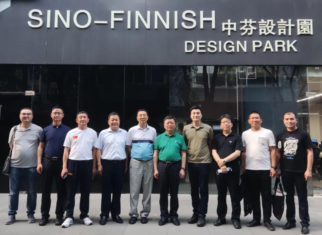 4月29日下午,喀什地区行署副专员唐晓冰,招商局党组成员,副局长赵德庆