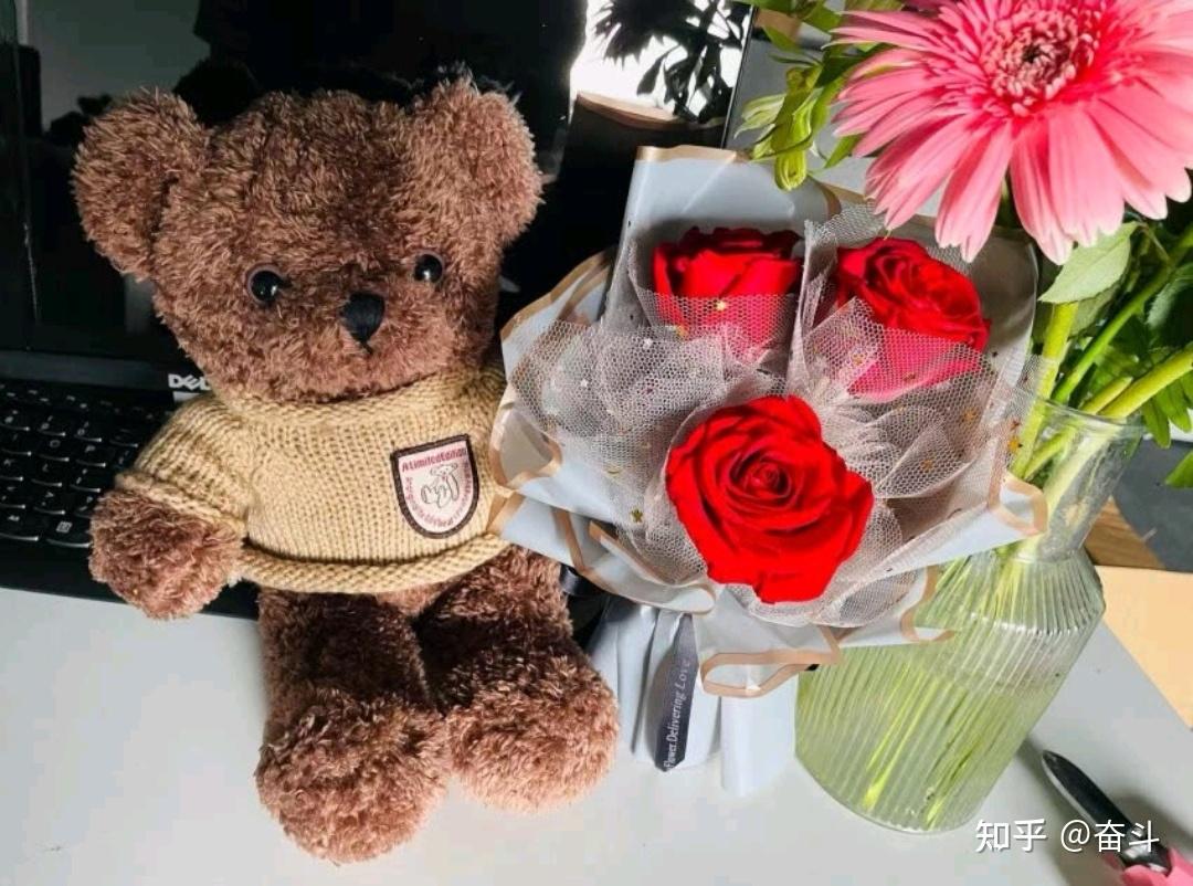 礼物推荐送女朋友仪式感 v2-35786df7a03008df13f21a8e6a3e748e_r.jpg