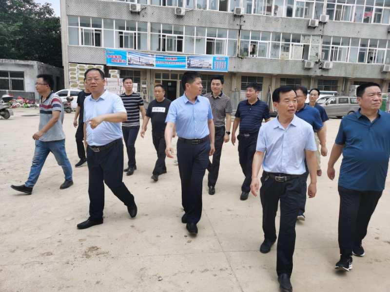禹州市副市长张智勇和卫健委领导到第三人民医院督导兜底保障工作
