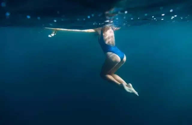 怎样克服去深水区游泳害怕的心理障碍?