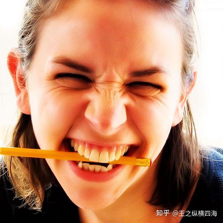 偏头痛发作的时候,我们通常会咬紧牙关,但这往往会使偏头痛的情况更加