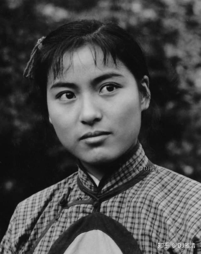 我记得在上个世纪70年代末,上影厂开拍了很多电影,但青年演员却很少