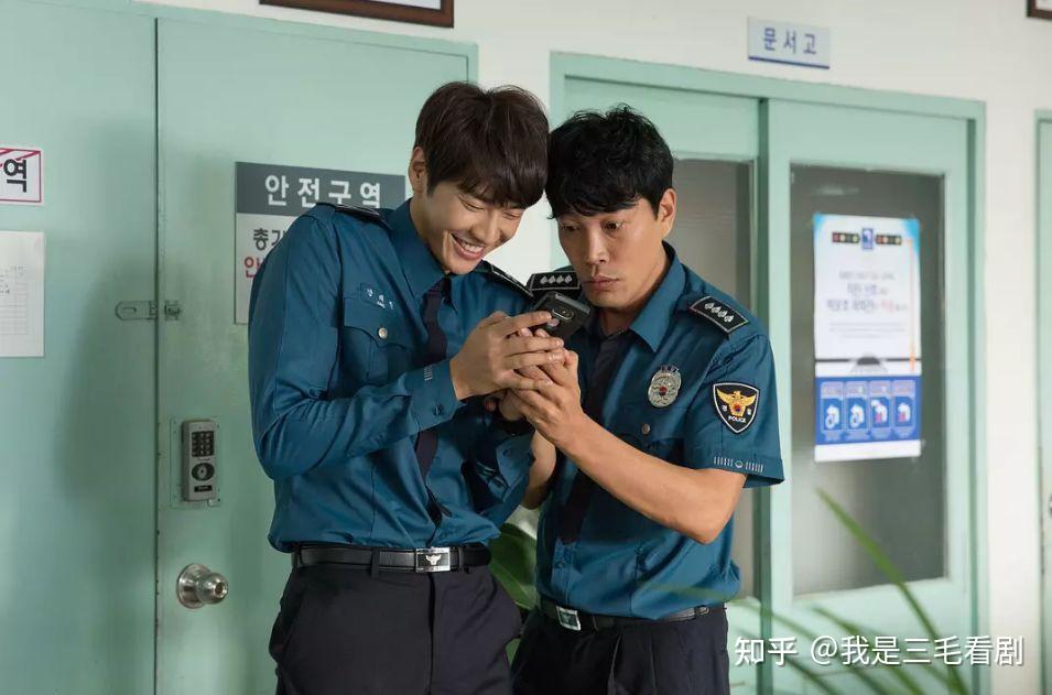 【韩影推荐】奇幻喜剧电影片《奇妙幽灵》由马东锡,金英光和李瑜瑛