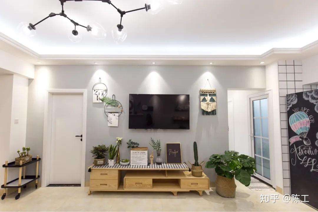 通体白墙刷什么颜色电视墙比较好看