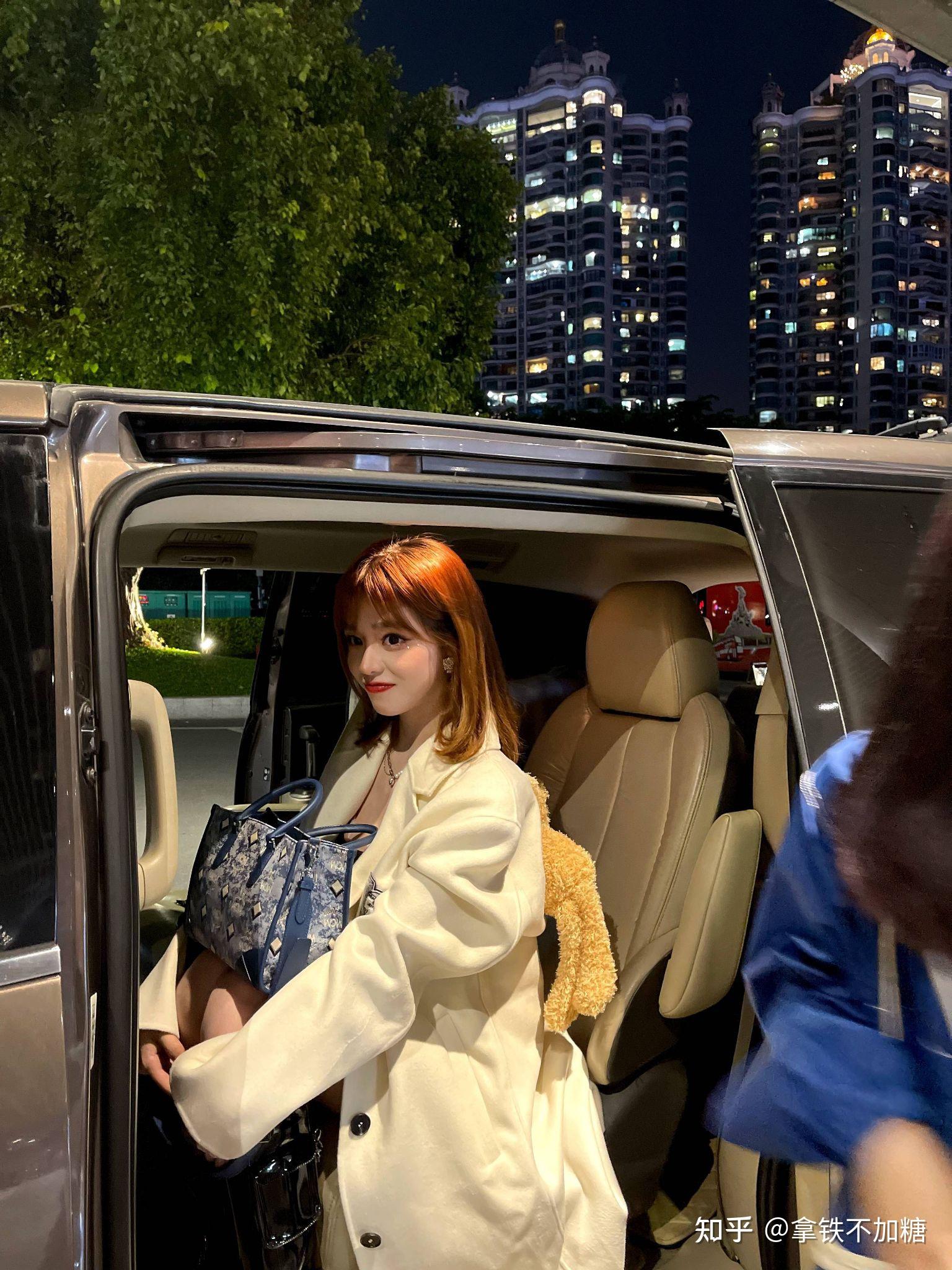 宝藏女孩黄霄云壁纸