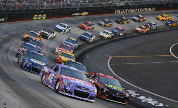 这就是最为著名的美式环形赛道,我们更愿意称它为"高环赛道"!