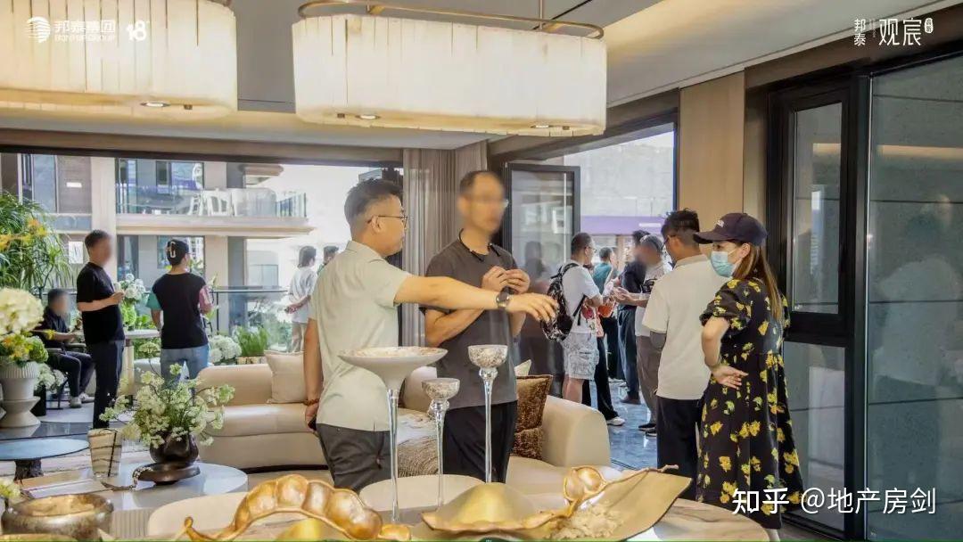 铁建越秀新盘87%去化燃爆首开,邦泰、保利纯新盘示范区千人共鉴! - 知乎