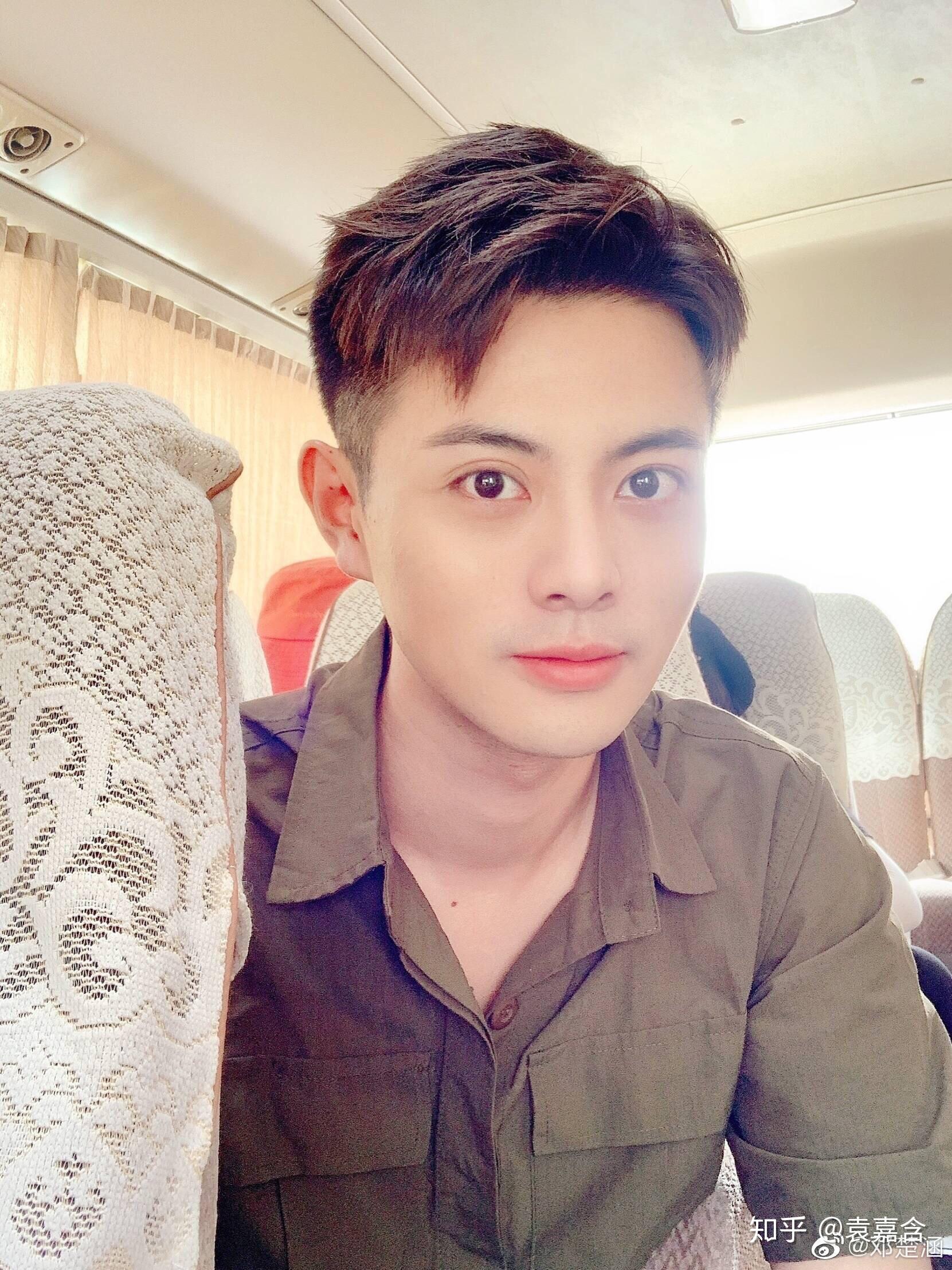 有哪些素人(重点是素人)男生的颜值符合小说男主的标准?