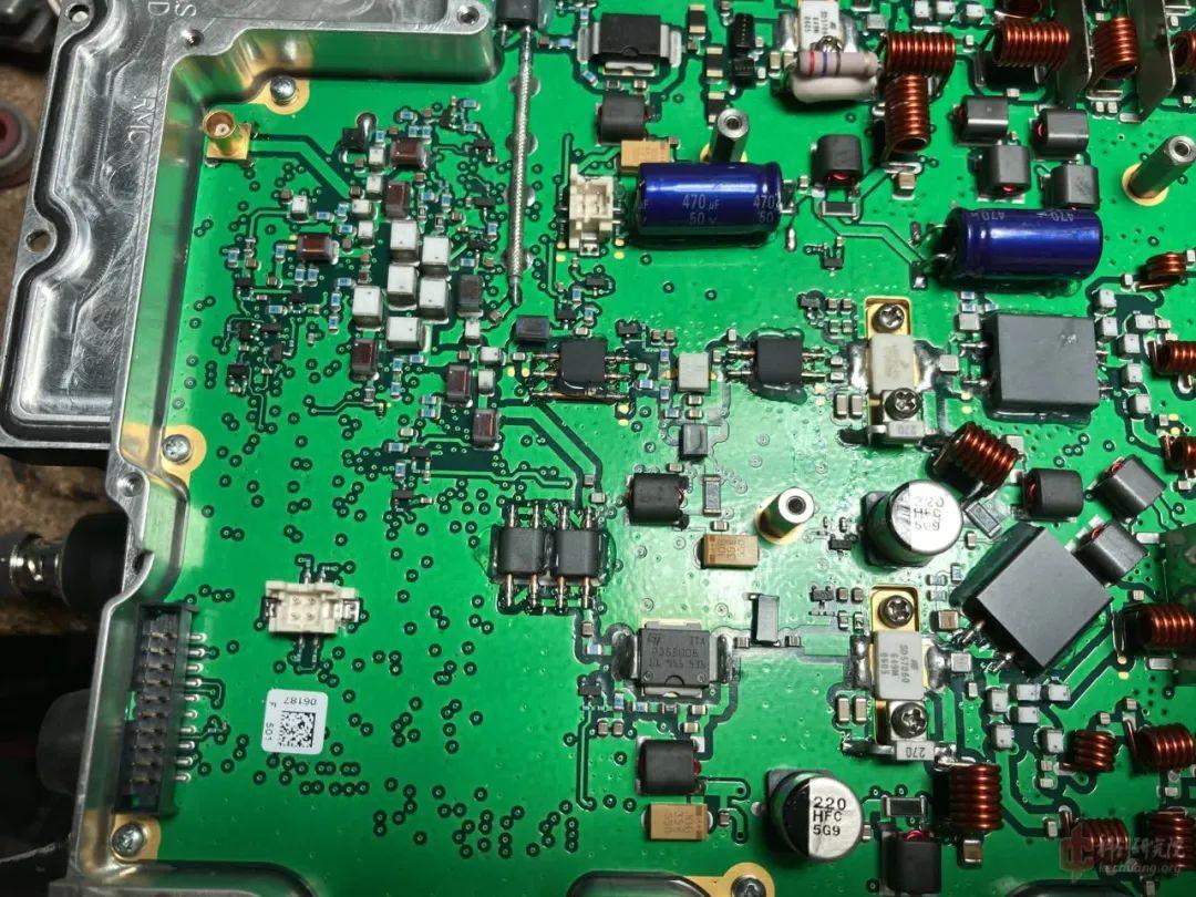 拆了一个美军电台PRC-148 JEM和配套车载功放AN/VRC-111，设计不是一般复杂！ - 知乎