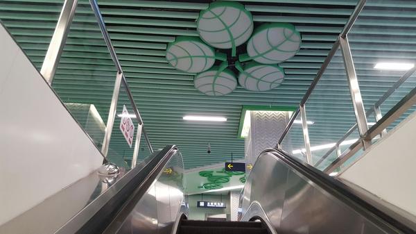 个人觉得西安地铁不错长乐公园站