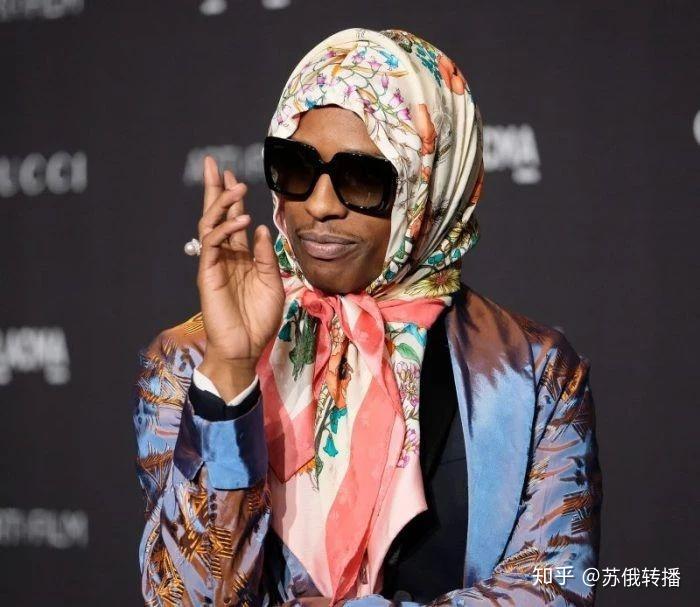 2018年11月的「lacma art and film gala」活动上,asap rocky升级了最