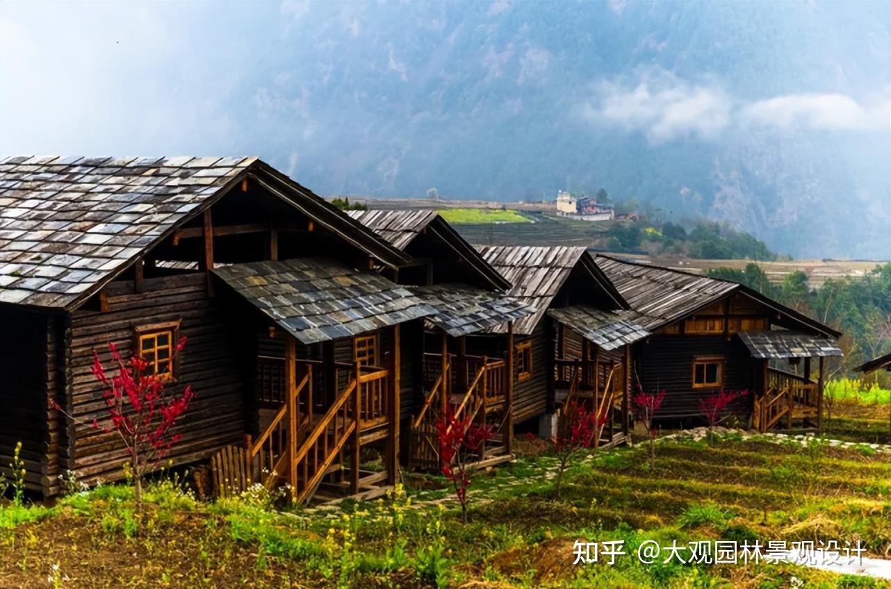 京族:京族的传统住房是草庐茅舍,京族人称之为"栏栅屋".