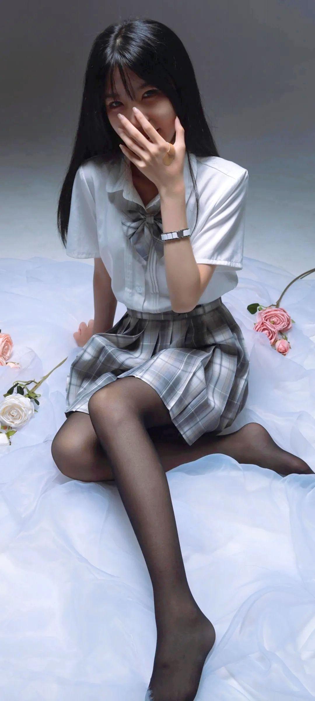 Nanki 黑色裙子时尚好身材4k手机壁纸美女【2160x3840】_图片编号330757-壁纸网
