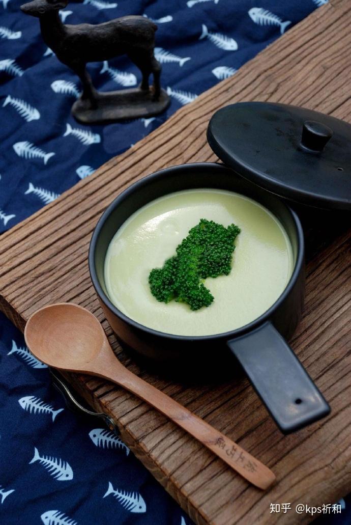 天气热就该喝点清新解暑的西兰花浓汤