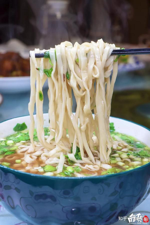 为吃一碗面，穿过一座城！南阳这家小店，人们排队去吃，百吃不厌！ - 知乎