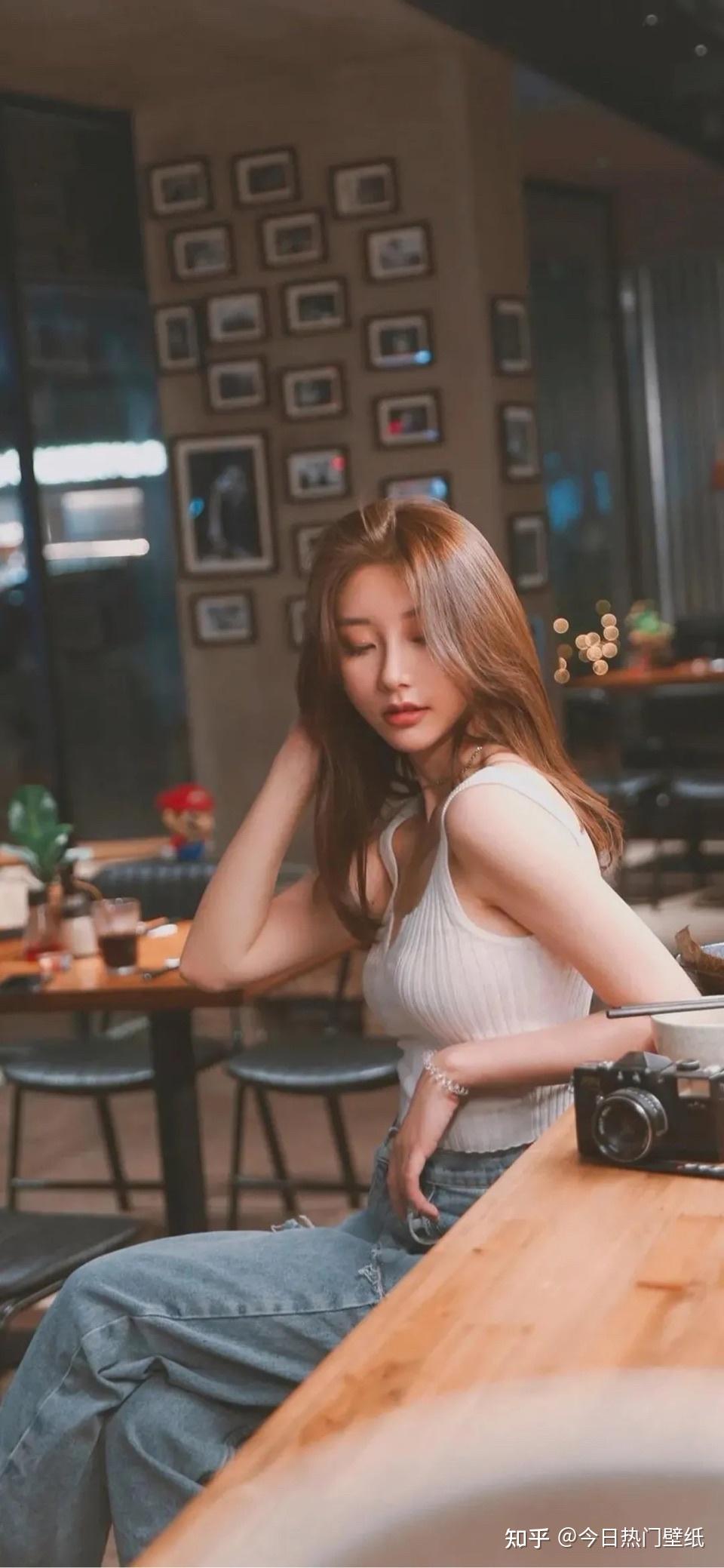 有没有性感美女姐姐的壁纸