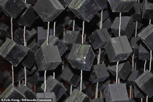 放射性铀立方被当作镇纸收藏纳粹1064个原子弹铀块竟不知所踪