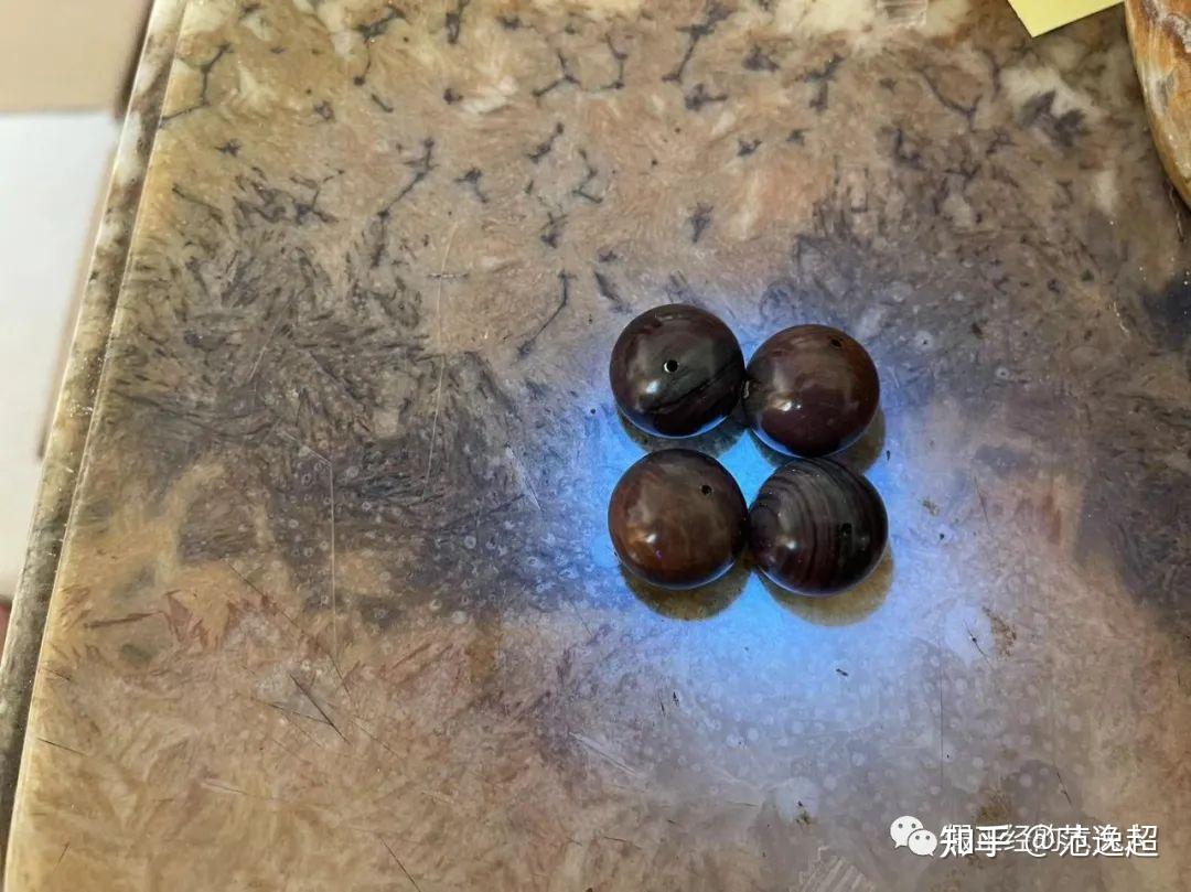 海越黄花梨在紫光灯下的荧光表现及相关解析