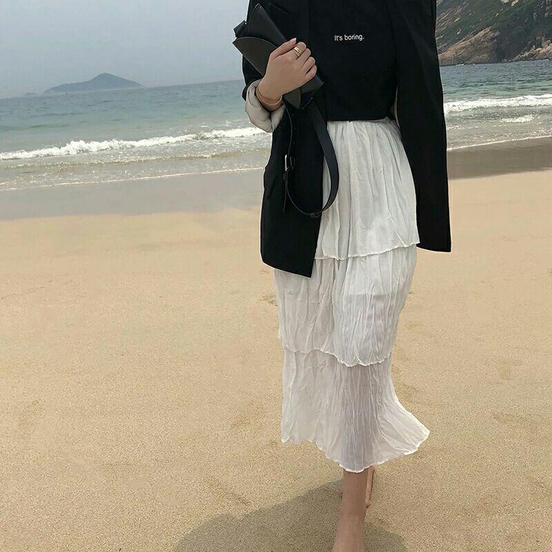 白色中长款包臀鱼尾裙该怎么搭配上衣,可以直