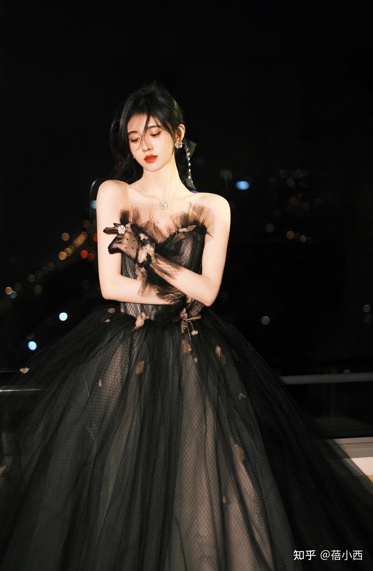 田亮老婆叶一茜又美出圈了穿黑色纱裙现赫本式优雅美腻了
