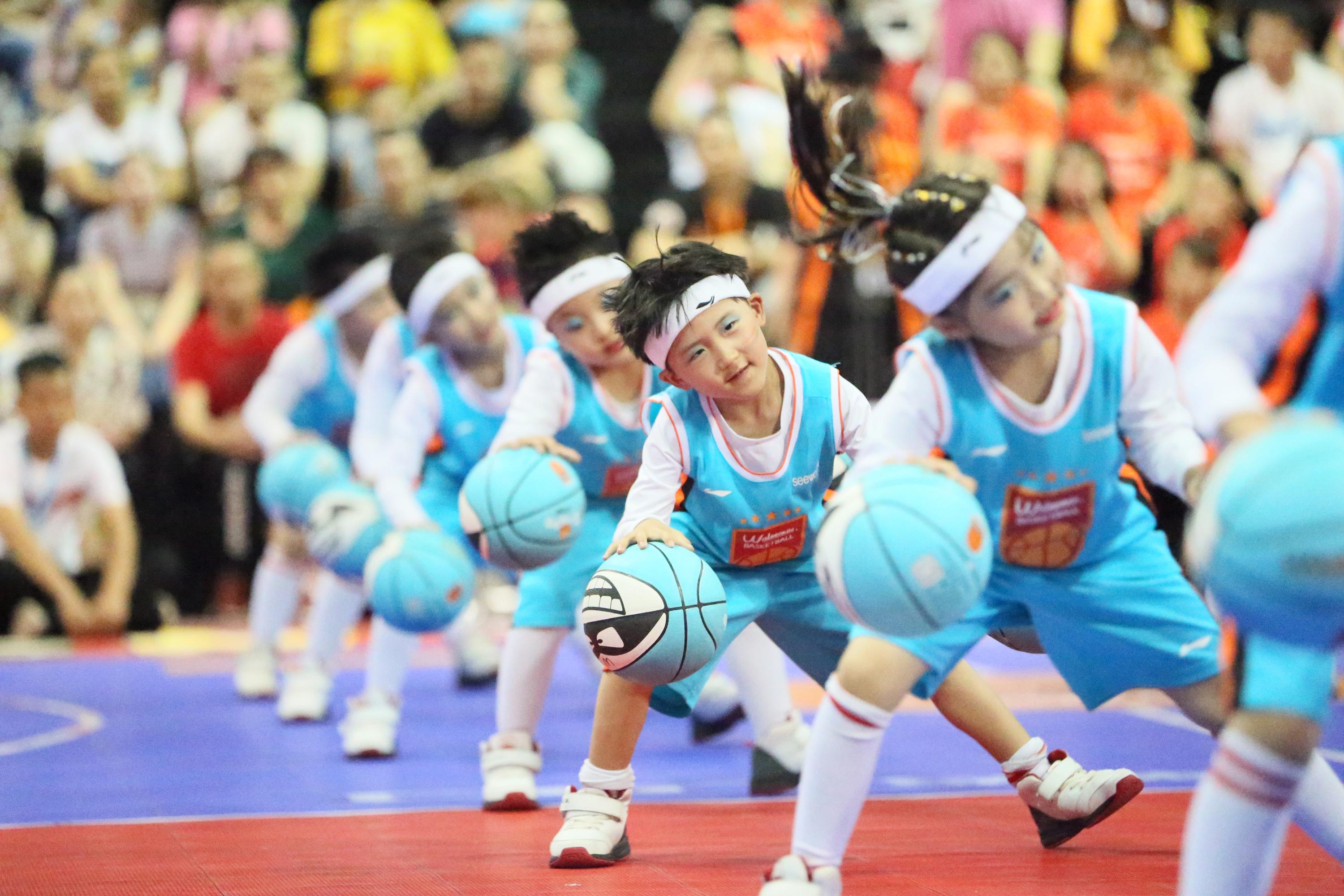 儿童几岁开始学打篮球比较好