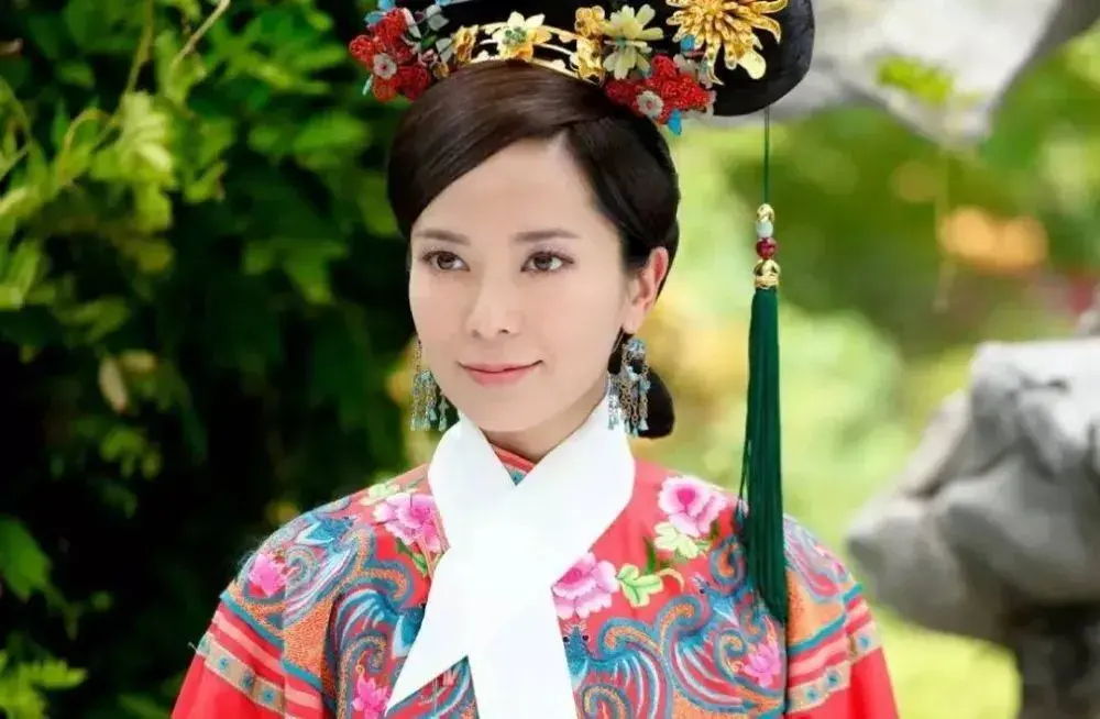 刁蛮任性,贪慕虚荣的昭仁公主;《洛神》里,饰演外表柔软,内心恶毒郭嬛