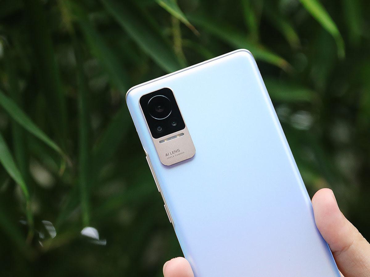 多数的戏份都在设计上,倒是和k40有非常有趣的对比它的竞品应该是vivo