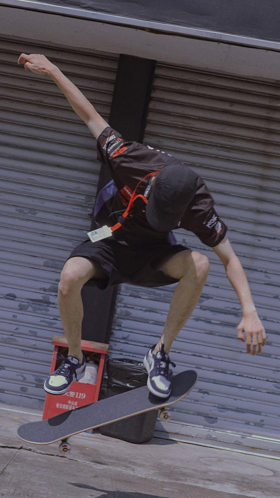 有没有王一博滑板的图