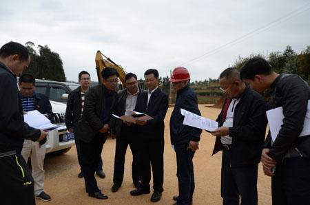 莫伟调研泸西高速公路建设情况