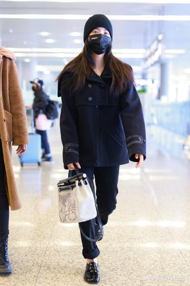 欧阳娜娜上线了酷酷的文艺风穿搭谁能不爱又奶又酷又可爱