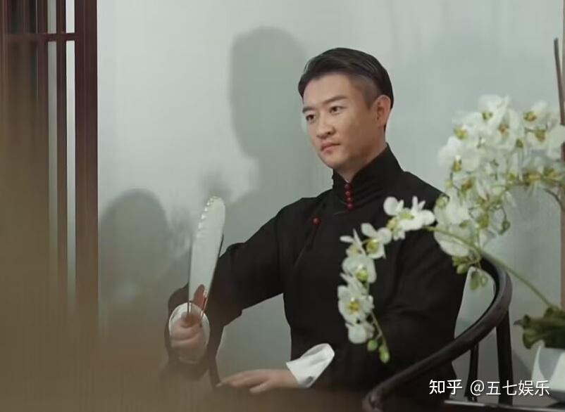 直播间里，看到刘云天斜坐在曹云金的身后，我心中五味杂陈 - 知乎