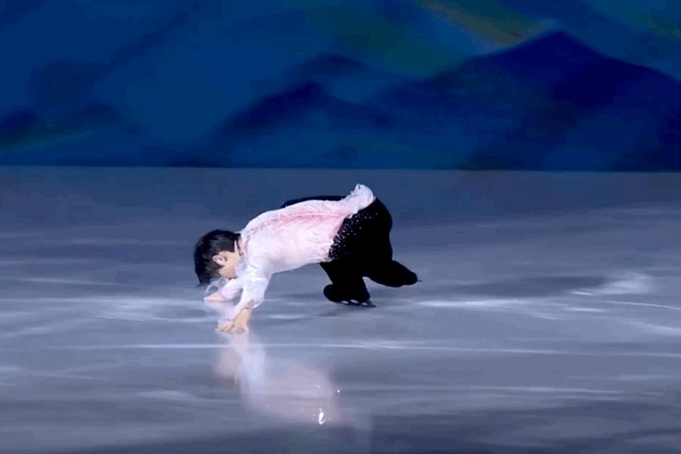 羽生結弦唯美起舞再現吻冰禮這是咋情況