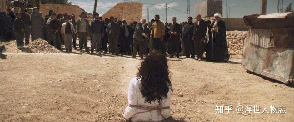 因不愿离婚,就被丈夫陷害乱石砸死,这是发生在伊朗的真实故事