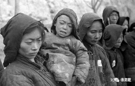 "卖儿卖女,卖妻子的也不少,一两个烧饼就能换一个大闺女,有人贩子换得