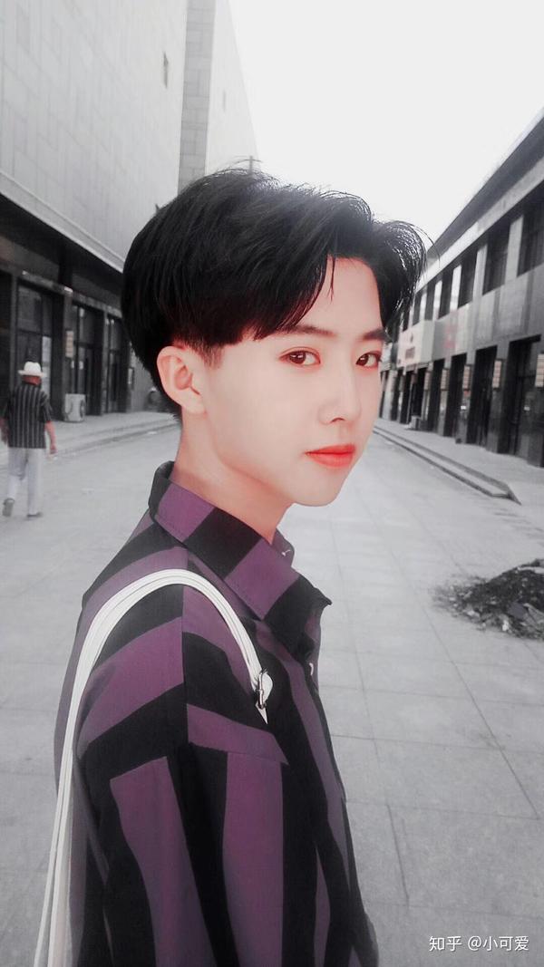 你见过的最好看的男生长什么样子?