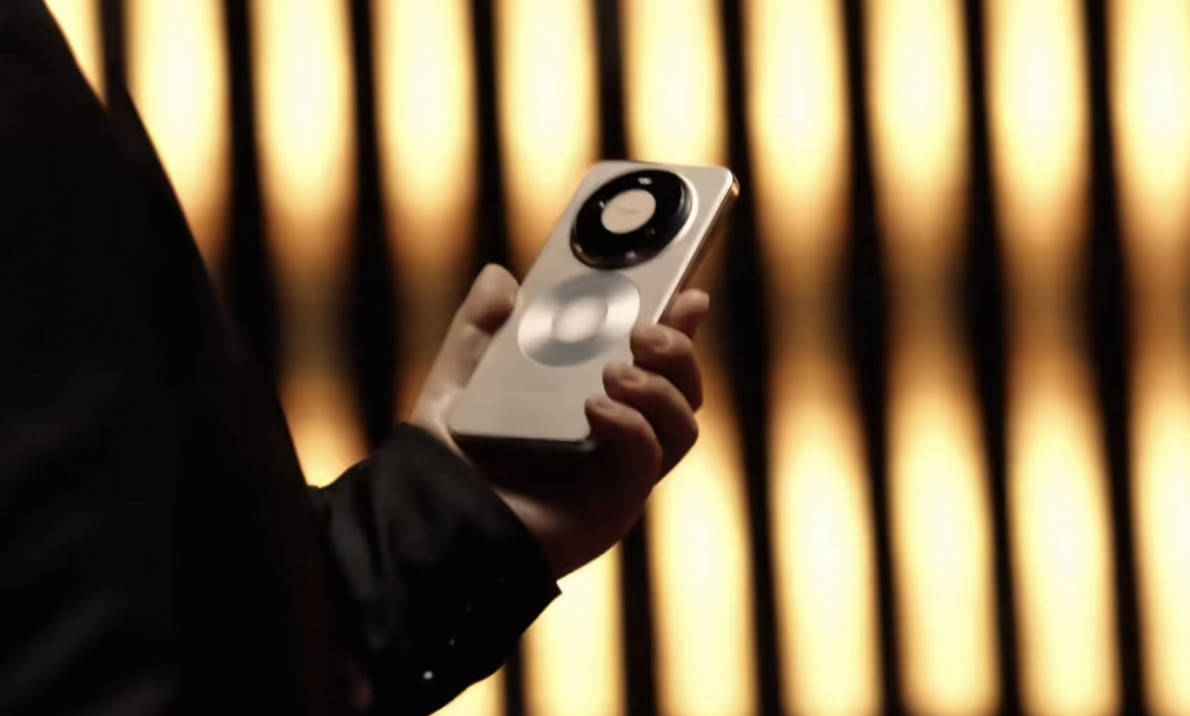 余承东首秀华为 Mate80 系列真机，双圆环设计亮眼，还有哪些设计值得关注？