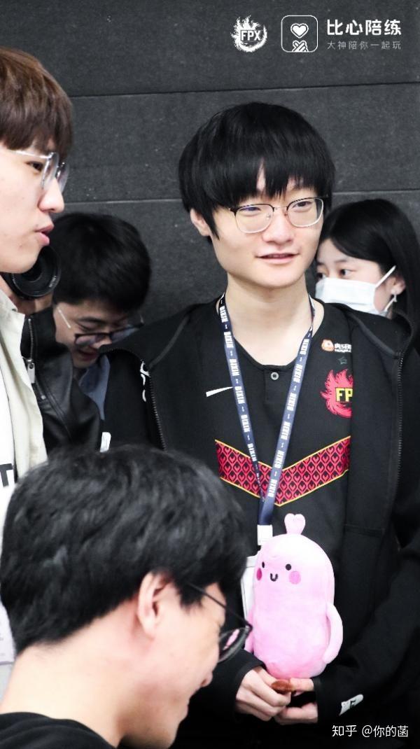 s9冠军fpxtian入职比心陪练app游戏陪玩界的人气担当