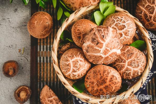 香菇味鲜好处多但是切忌不能与这些食物一起吃()