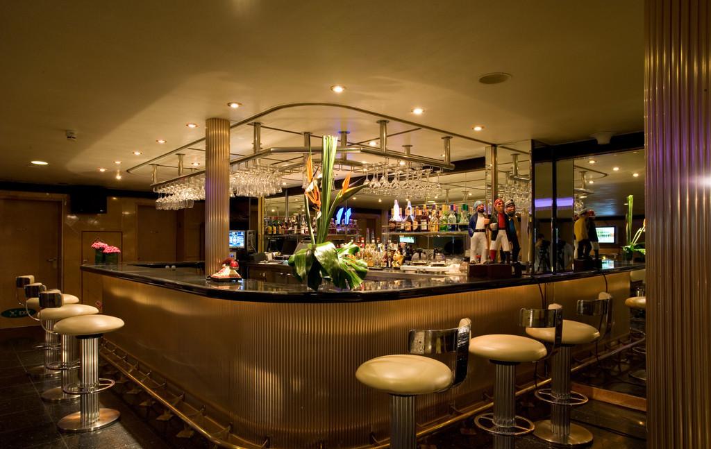 你不知道威士忌酒吧征服你的是美色