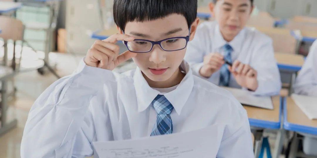 观 察 i 青少年用眼健康指南