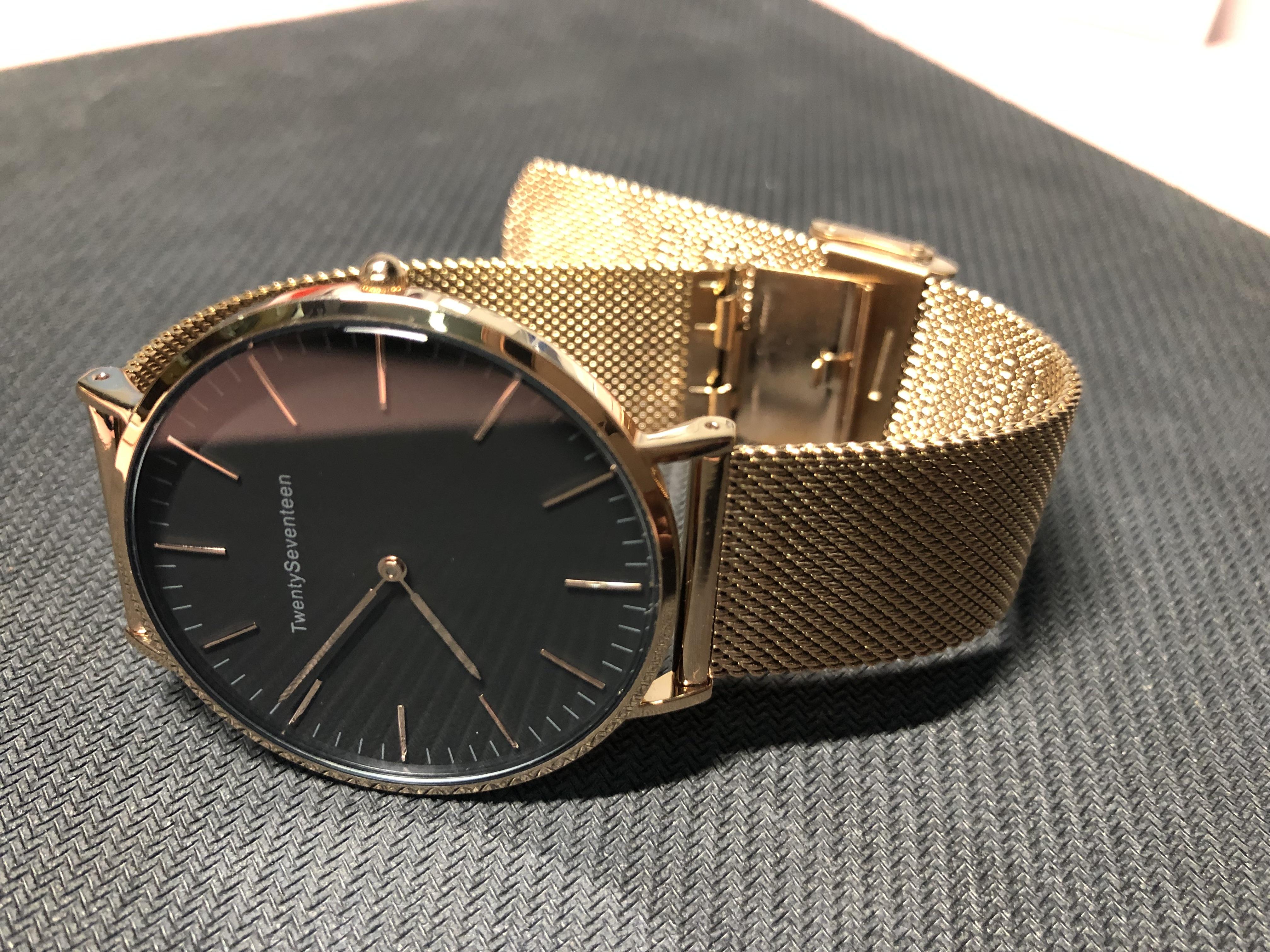 据称,手表的机芯来自日本西铁城,能帮人准确地把握时间,至于为什么