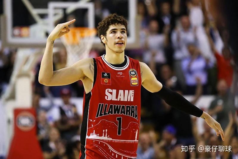 2020nba选秀大会二球拉梅洛鲍尔第三顺位被黄蜂选中了